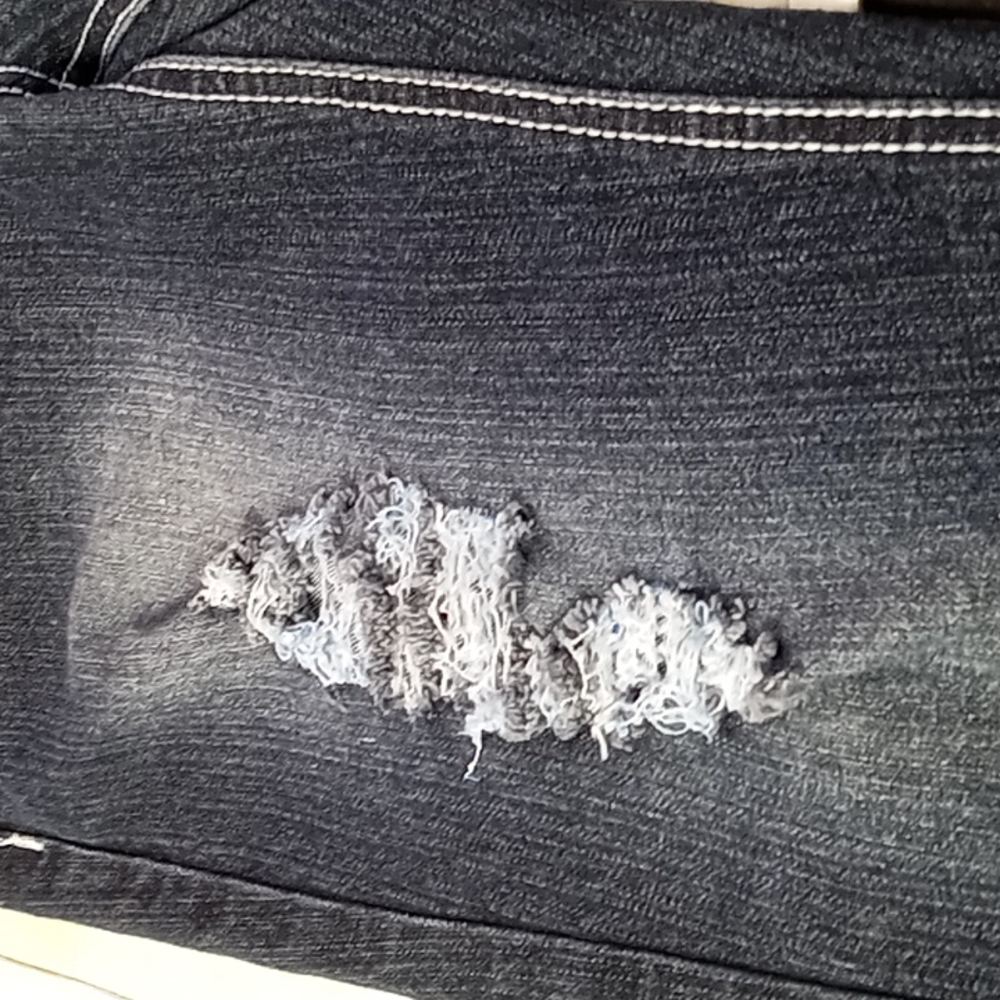 rue 21 Distressed Jean Capris 7/8 - Picture 16 of 16